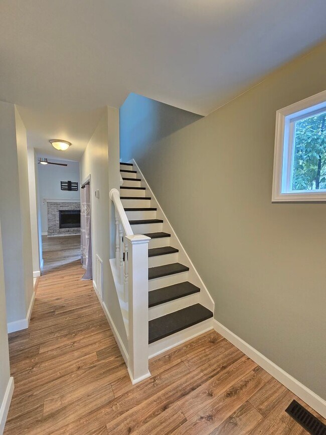 Building Photo - Located in desirable College Acres/Hillsdale area of Wilmington