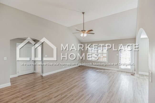 Foto del edificio - 534 Somerset Ln