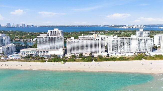 Foto del edificio - 5555 Collins Ave