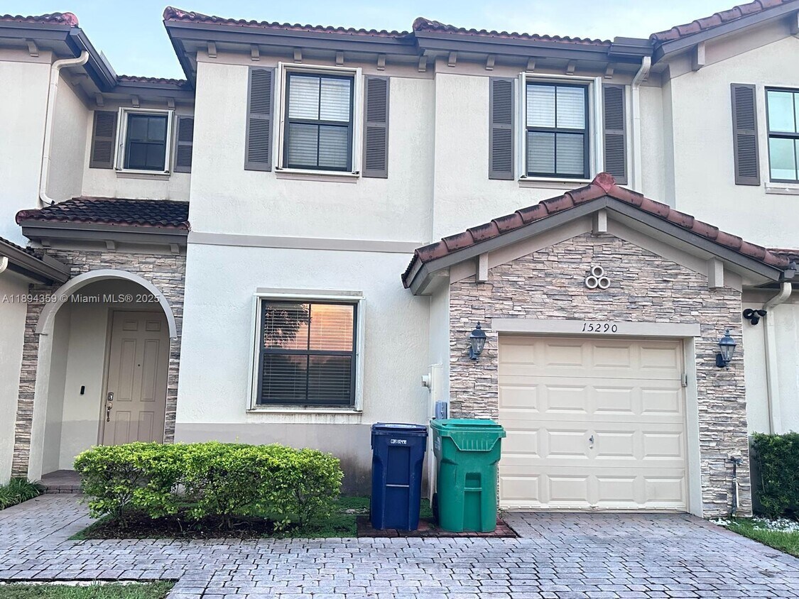 Foto principal - 15290 SW 118th Terrace
