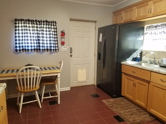 Building Photo - 453 N Flat Rock Rd