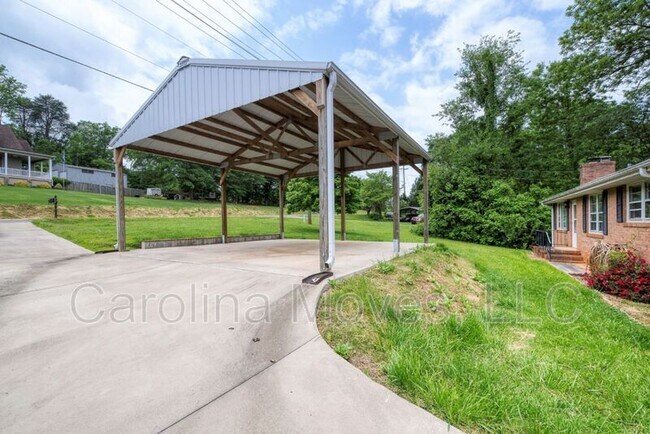 Foto del edificio - 1760 Memorial Dr Ext