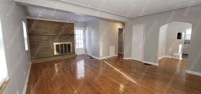 Building Photo - 538 Mayfair Blvd