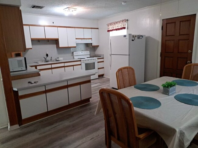 Foto del edificio - 1601 Dogwood Dr