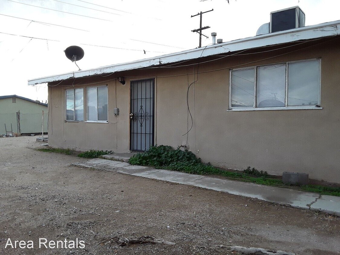 908910 Carson St, Barstow, CA 92311 Room for Rent in Barstow, CA