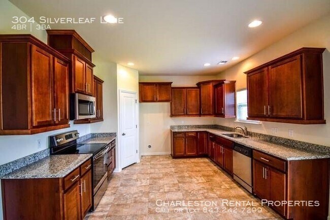 Foto del edificio - 304 Silverleaf Ln