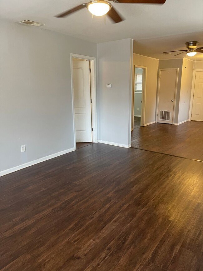 Building Photo - Duplex in Douglasville
