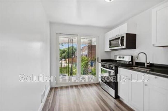 Building Photo - 3458 6th St