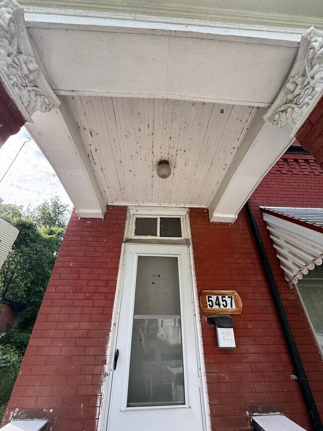 Foto del edificio - 5457 Geraldine Ave