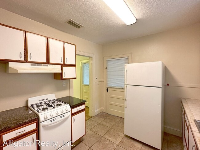 Building Photo - 2 br, 1 bath House - 311 NW 11th Street