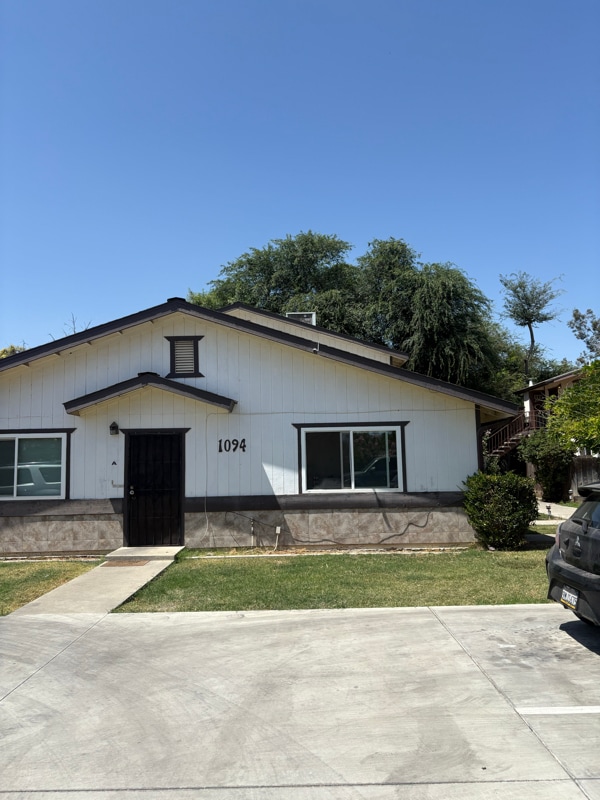 Primary Photo - 1094 W D St