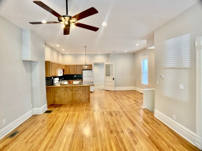 Foto del edificio - 2341 W Belden Ave