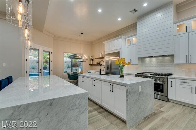 Building Photo - 794 Bolle Way