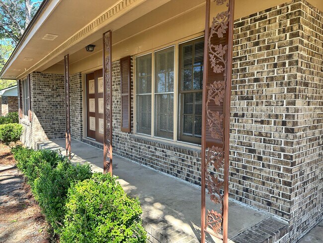 Foto del edificio - Large 3BD/2B home with private back yard and bonus room