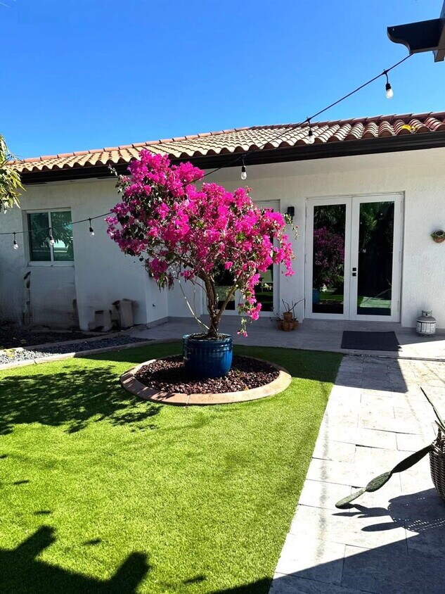 Foto principal - Southwest 3rd Street, Miami, FL 33184 - 4 BR 3 BA single-family home