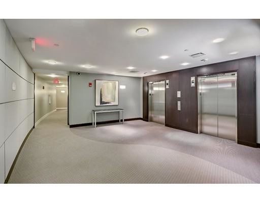 Building Photo - 2400 Beacon St