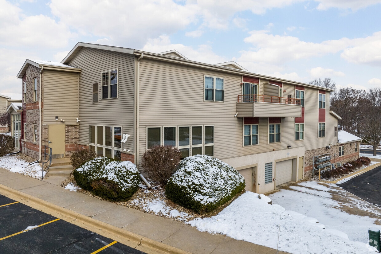 Woodland CommonsMcFarland Apartments in McFarland, WI