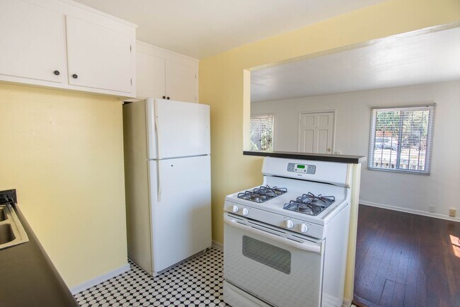 Foto del edificio - 2 bedroom 1 bath house for rent in North Park!