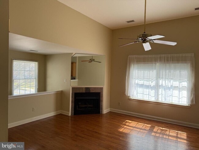 Building Photo - 15 W Central Ave