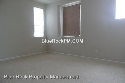 Building Photo - 3224 Village Plaza Dr