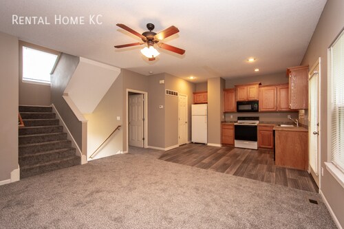 Building Photo - 1946 N 80th Ct