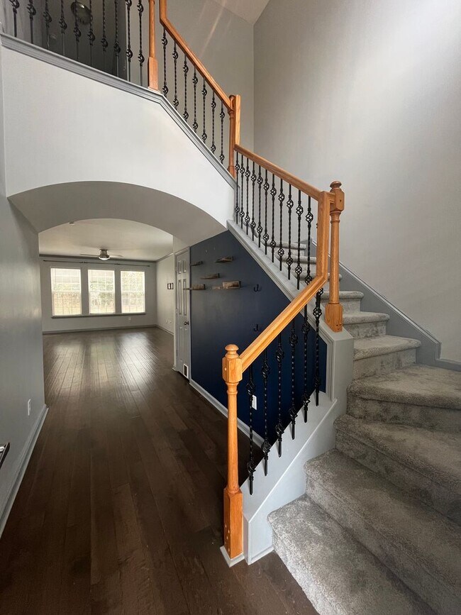 Building Photo - Beautiful 4 Bedroom in Dorchester II School District