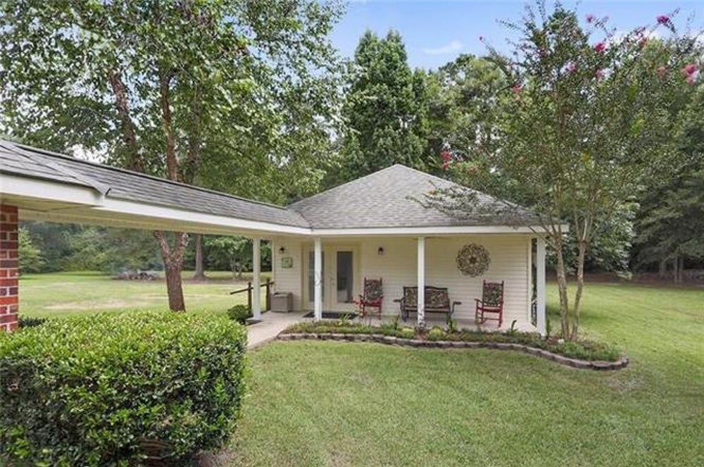 Cottage with covered porch - 19415 S Fitzmorris Rd