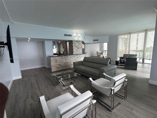 Building Photo - 4001 S Ocean Dr