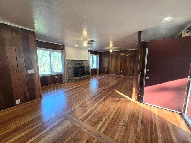 Building Photo - Calm Surrounds This Beautiful Cabin Home