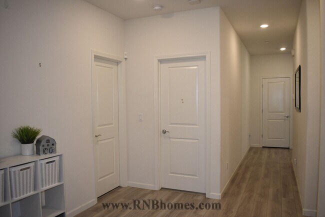 Building Photo - 1048 Merrimack St