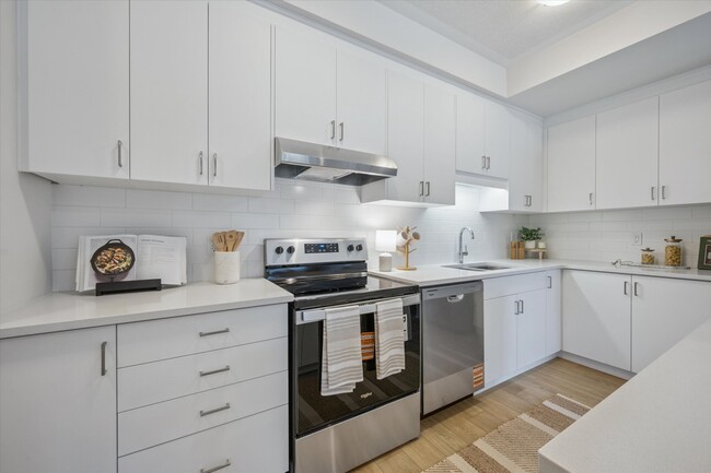 Building Photo - 97 Reverie Way