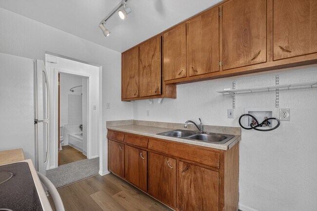 Building Photo - Cozy 2 bedroom duplex
