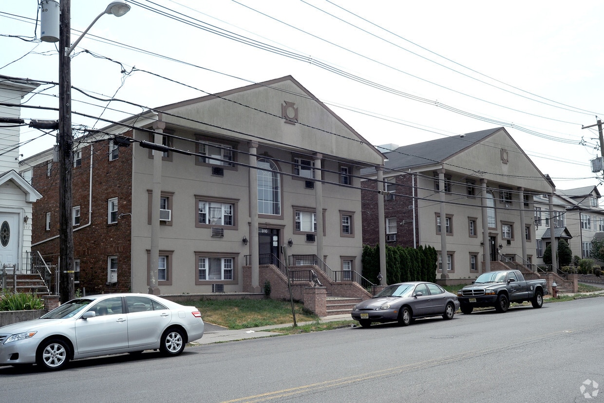 Building Photo - Grand Bellevue Apartments