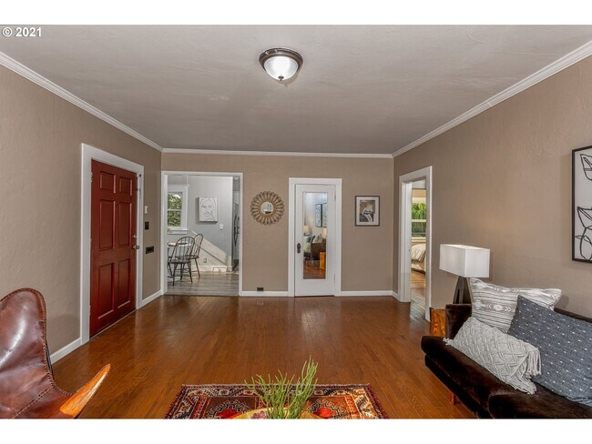 Photo - 2 bedroom 2 bath Woodlawn Bungalow-Full finished basement! House