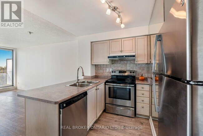 Photo du bâtiment - 650 Queens Quay W