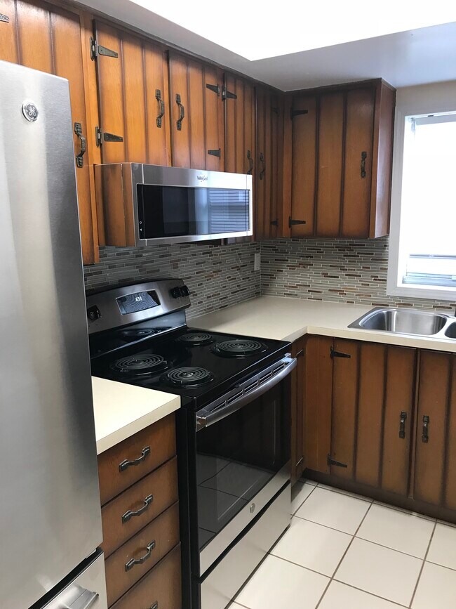Building Photo - 607 E San Sebastian Ct
