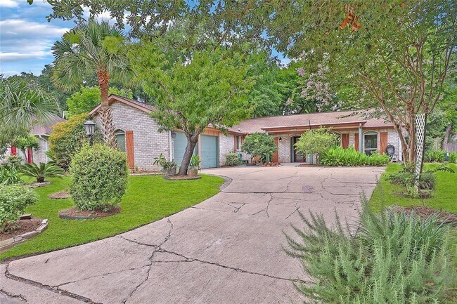 Building Photo - 2302 Briarport Dr