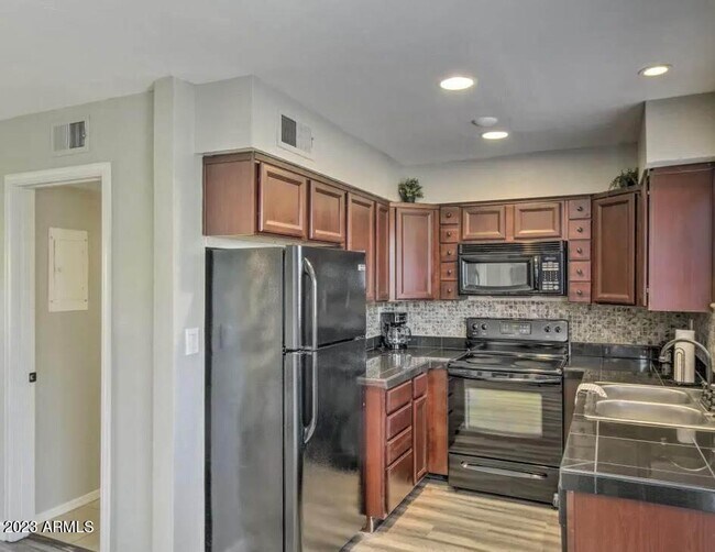 Building Photo - 4630 N 68th St