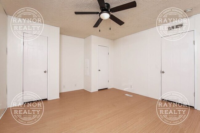 Foto del edificio - 756 Cooke Rd