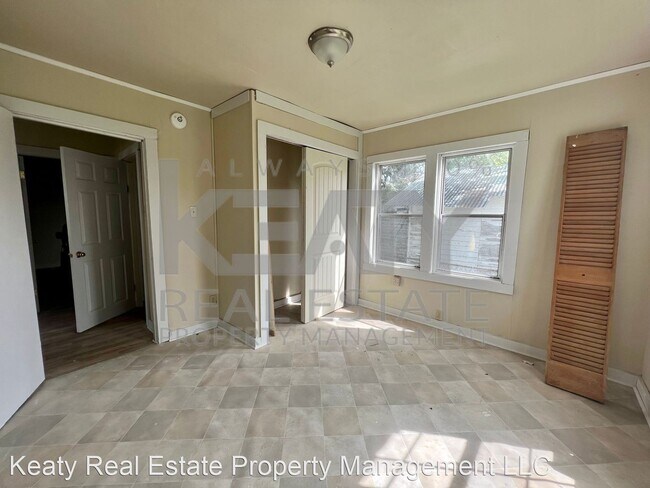 Building Photo - 2 br, 1 bath House - 806 West D Street