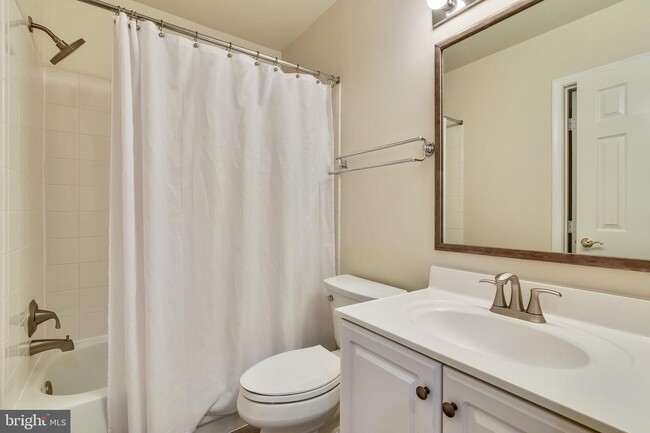 Building Photo - 11200 Pavilion Club Ct