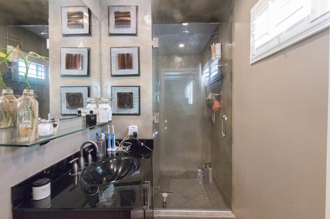 Baño principal - 333 Newport Ave