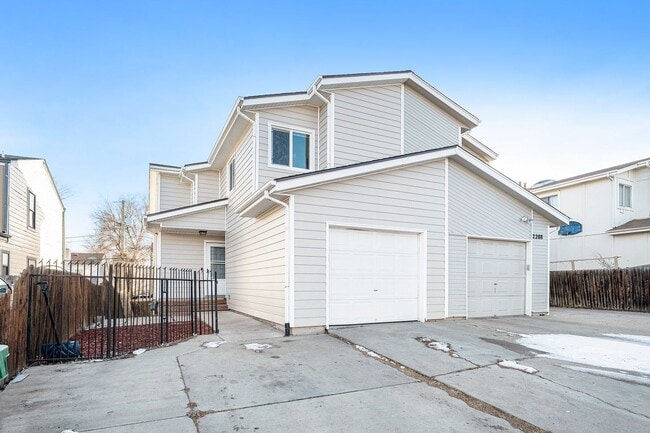 Newly Updates 4-Bedroom, 4-Bathroom Townhouse Available Immediately - Newly Updates 4-Bedroom, 4-Bathroom Townhouse Available Immediately