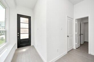 Building Photo - 2205 Via Cami Ln