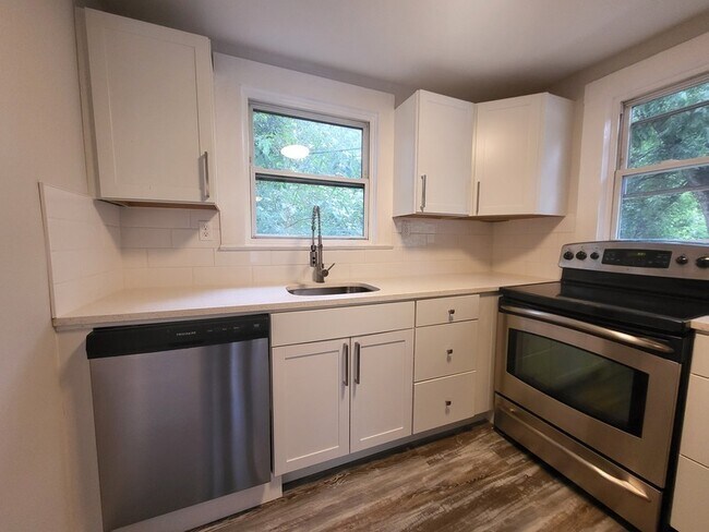 Foto del edificio - 2152 Highland St