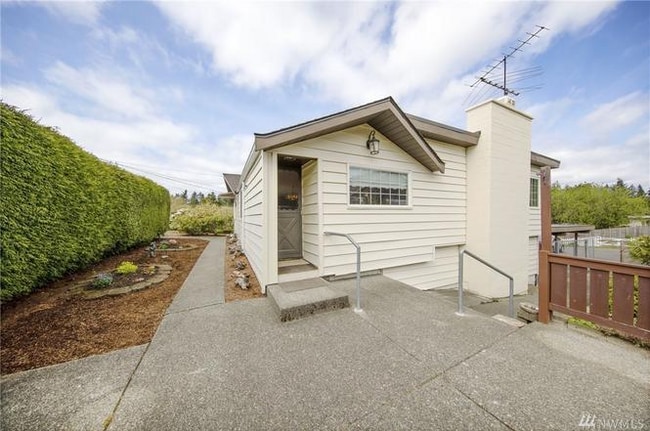 Building Photo - 1024 SW 120th St