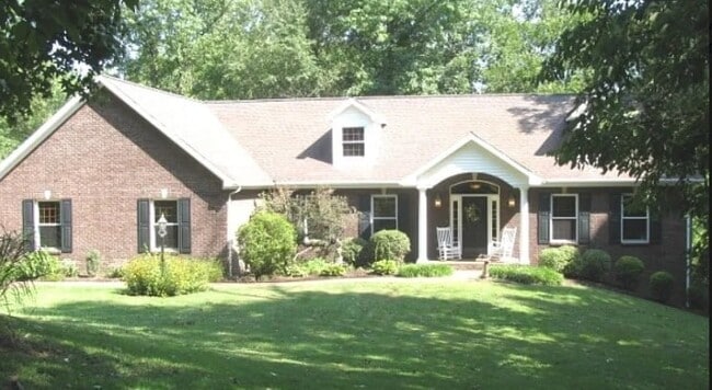 Building Photo - 3841 Valley View Dr