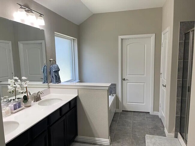 Building Photo - 2416 Leeward Pl