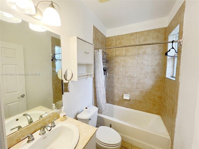 Foto del edificio - 2450 SW 14th Ave