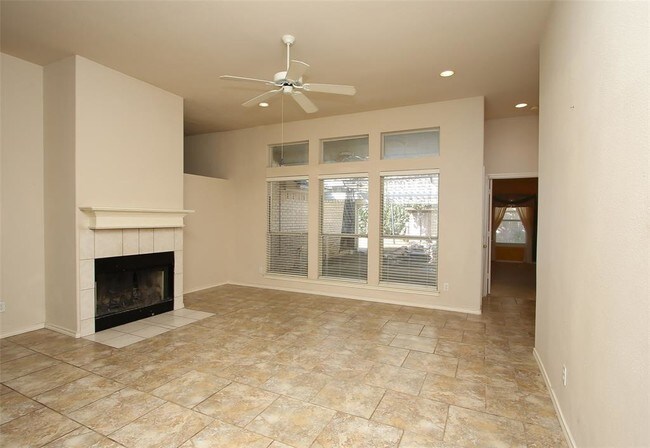 Foto del edificio - 7809 Hightower Dr
